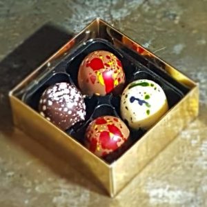 Box of 8 salted caramel and mallow chocolates